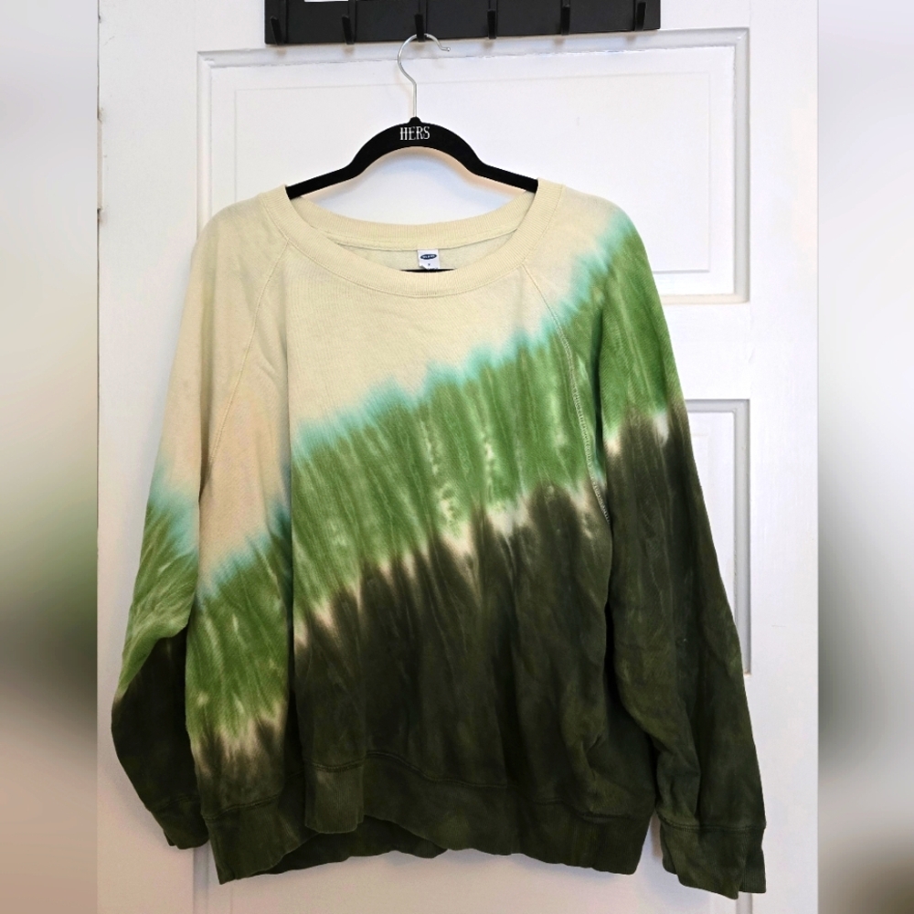 Old Navy Green and Cream Crew Neck Sweater
